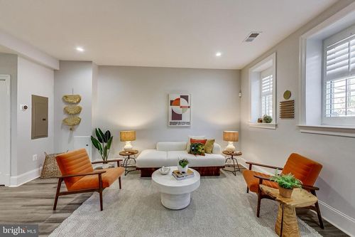 unit-7-819 D St Ne, WASHINGTON, DC, 20002-6597 | Card Image