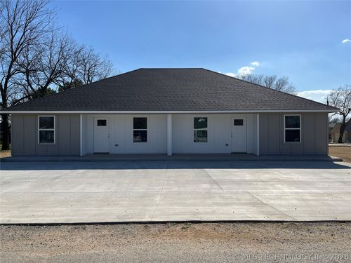 311 W Wilson Ave, Calera, OK, 74730-1459 | Card Image