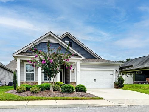 527 Summerfield Pl, Flat Rock, NC, 28731-5521 | Card Image
