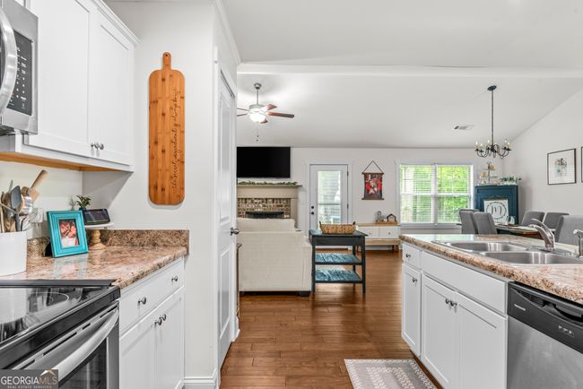 1081 Oak Hill Ln, House other with 3 bedrooms, 2 bathrooms and 2 parking in Madison GA | Image 17