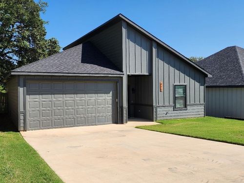 425 E Munson St, Denison, TX, 75021-4945 | Card Image