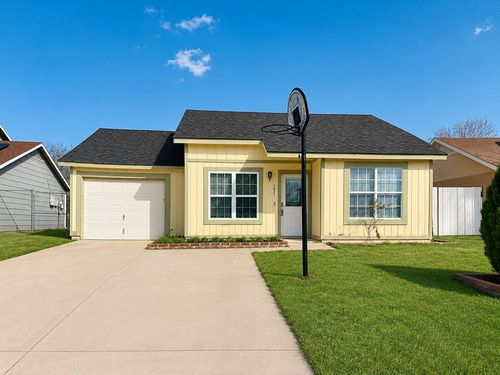 1621 Scottsdale Dr, Arlington, TX, 76018-1851 | Card Image