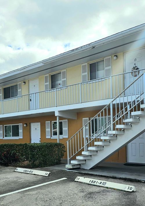 apt-b10-1501 Crescent Cir, Lake Park, FL, 33403-2251 | Card Image