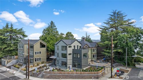 1136 31st Ave S, Seattle, WA, 98144-3217 | Card Image