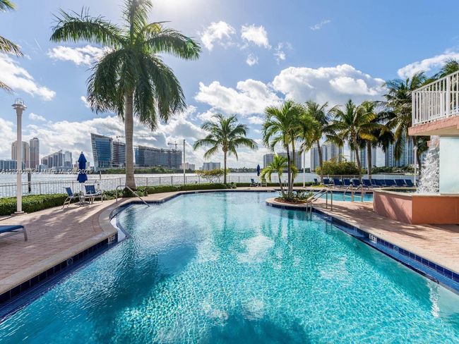 APT-102 - 3370 Ne 190 Th St, Condo with 2 bedrooms, 3 bathrooms and null parking in Aventura FL | Image 11