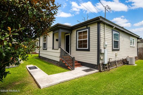 305 1/2 Henry St, New Iberia, LA, 70563 | Card Image