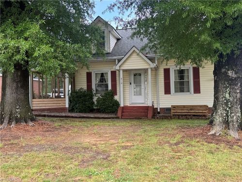 810 Main St, Walnut Cove, NC, 27052-9397 | Card Image