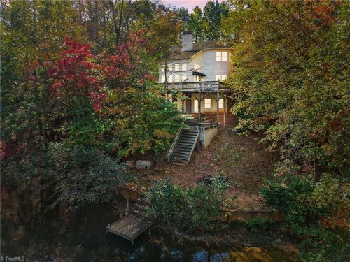 1040 Sycamore St, King, NC, 27021-7804 | Card Image