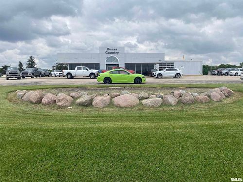 1121 N 6th St, Monmouth, IL, 61462-9673 | Card Image