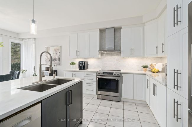 121 Upper Canada Crt, House other with 4 bedrooms, 4 bathrooms and 4 parking in Georgetown ON | Image 18