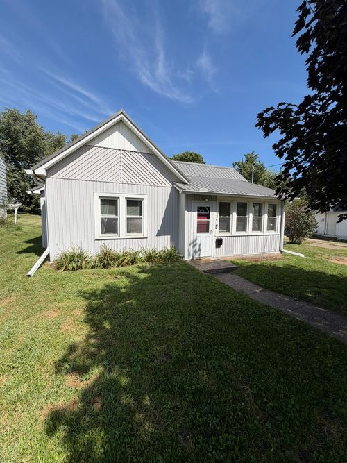 334 23rd Pl, Clinton, IA, 52732-6906 | Card Image