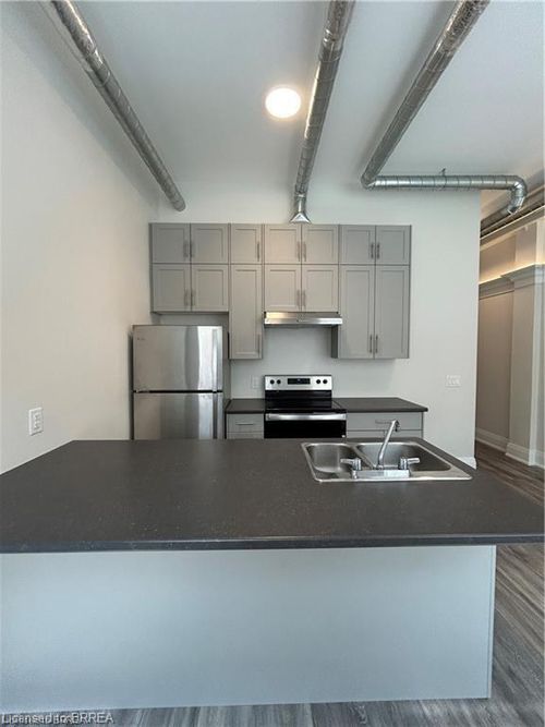 206-11 Queen St, Brantford, ON, N3T3B1 | Card Image