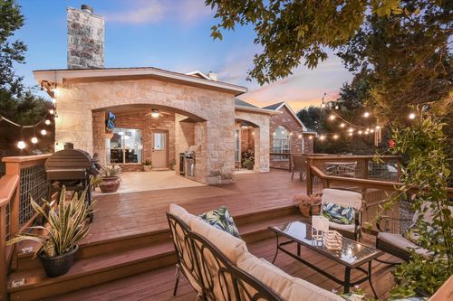 300 Wesley Ridge Dr, Spicewood, TX, 78669-9106 | Card Image