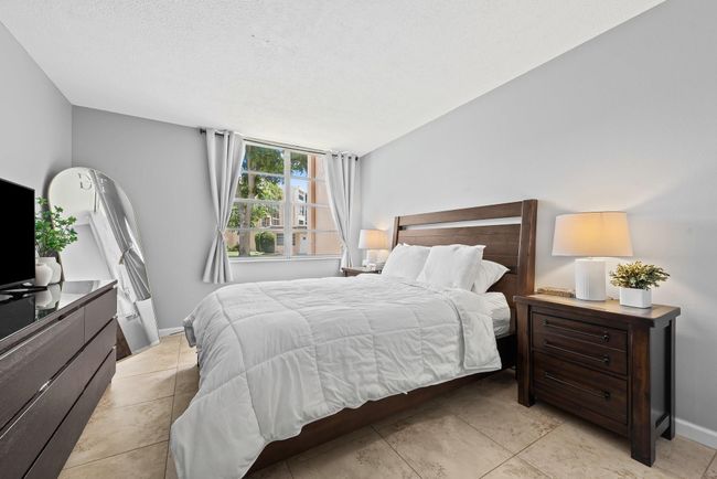 APT-107 - 9481 Evergreen Pl, Condo with 2 bedrooms, 2 bathrooms and null parking in Davie FL | Image 4