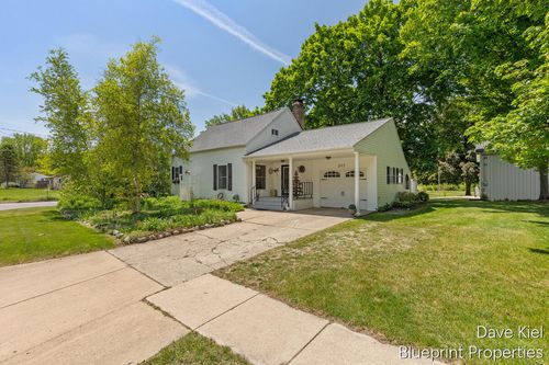 312 Russell St, Middleville, MI, 49333-8390 | Card Image
