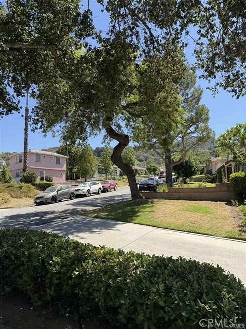 apt-c-1804 Tamerlane Dr, Glendale, CA, 91208-2651 | Card Image