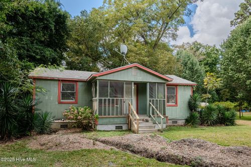 409 S Bodenheimer St, Burgaw, NC, 28425-4815 | Card Image