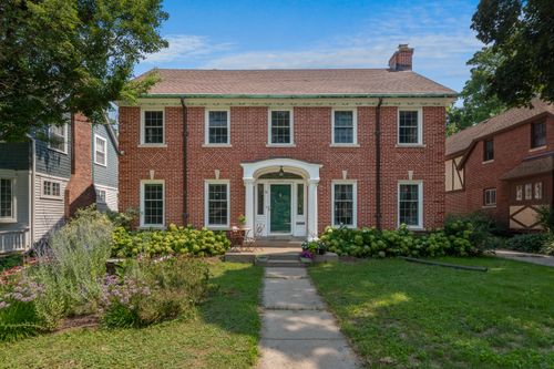534 N 68th St, Wauwatosa, WI, 53213-3955 | Card Image
