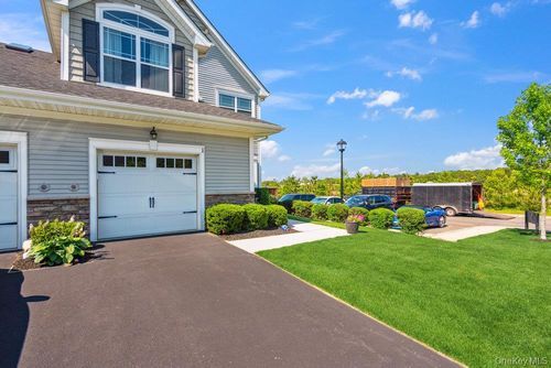 1 Willow Ter, Coram, NY, 11727-4146 | Card Image