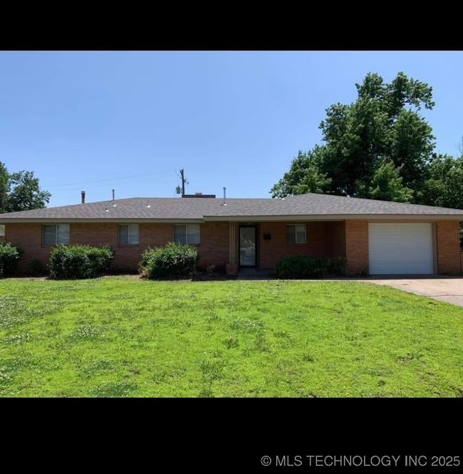 1011 E 11 Th St, House other with 4 bedrooms, 2 bathrooms and null parking in Cushing OK | Image 5