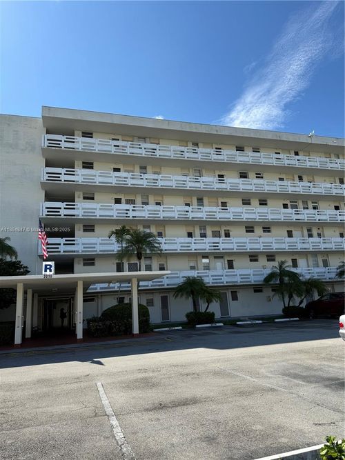 apt-r310-3010 Marcos Dr, Aventura, FL, 33160-2555 | Card Image