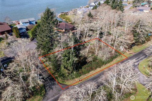 698 Fern Ct Se, Ocean Shores, WA, 98569-9427 | Card Image