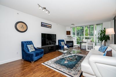 104 - 200 Newport Dr, Condo with 2 bedrooms, 2 bathrooms and 1 parking in Port Moody BC | Image 3