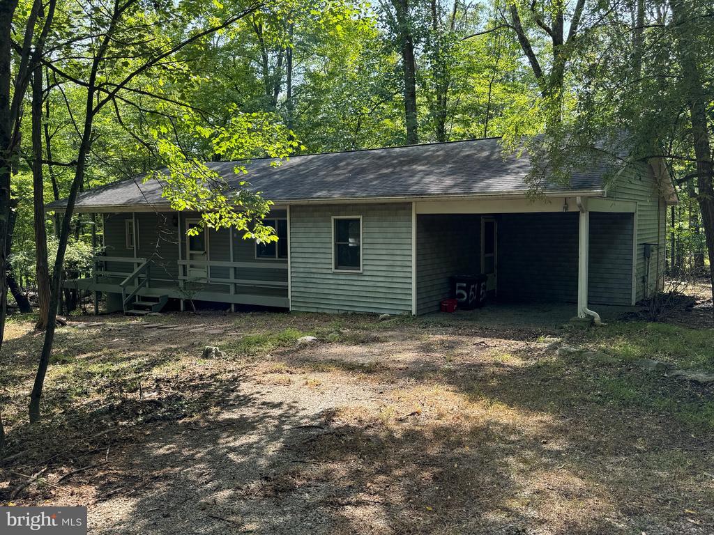 Sandstone Ln, Berkeley Springs, WV 25411