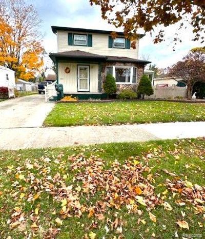 1557 Applewood Avenue, Home with 5 bedrooms, 2 bathrooms and null parking in Lincoln Park MI | Image 2