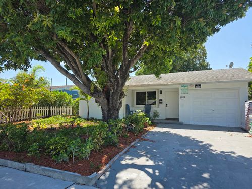 1011 S D St, Lake Worth Beach, FL, 33460-4733 | Card Image