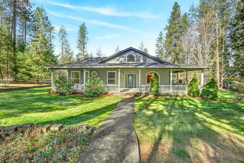150 Ridgefield Rd, Grants Pass, OR, 97527-7416 | Card Image