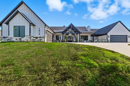 1019 Glenoaks Dr, Weatherford, TX, 76088-7417 | Card Image