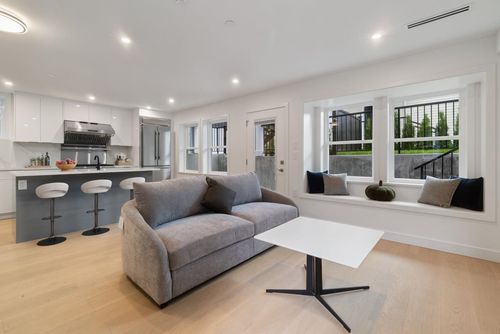 2-2022 E 4th Avenue, Vancouver, BC, V5N1K4 | Card Image