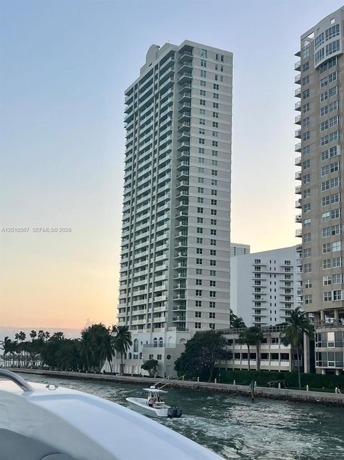 402-800 Claughton Island Dr, Miami, FL, 33131-2656 | Card Image
