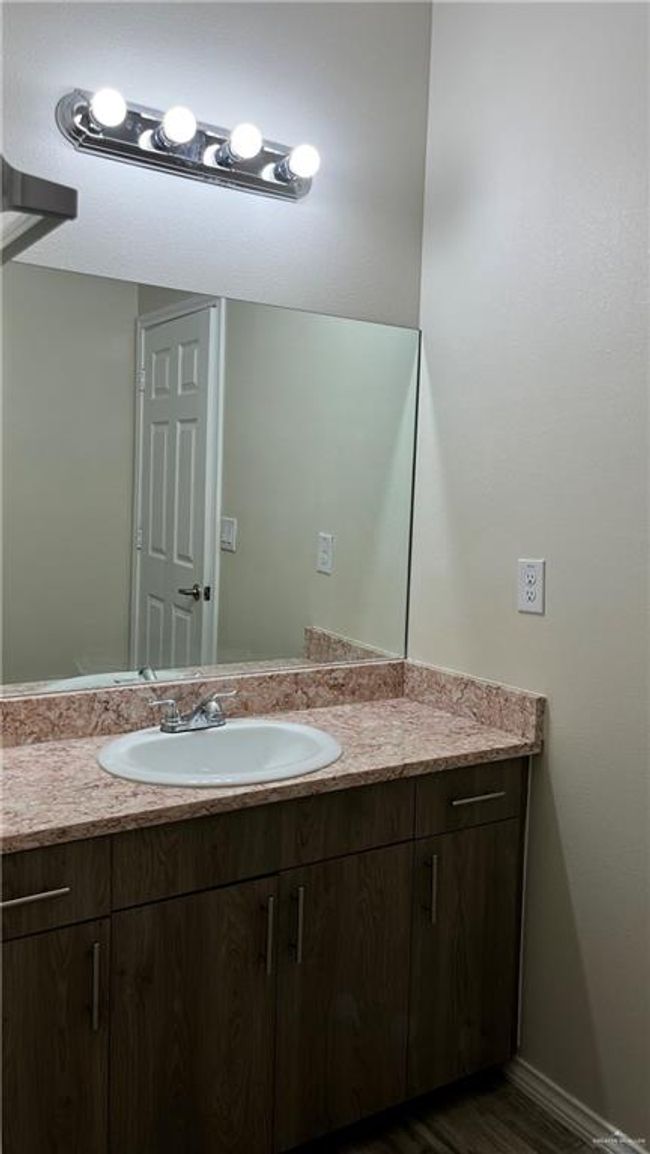 APT-4 - 4902 N Hiawatha Dr, Condo with 3 bedrooms, 2 bathrooms and 2 parking in Pharr TX | Image 10