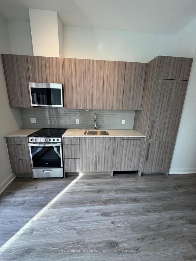 205 - 430 Square 1 Dr, Condo with 1 bedrooms, 1 bathrooms and 1 parking in Mississauga ON | Image 4