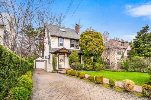 335 Warwick Ave, Little Neck, NY, 11363-1040 | Card Image