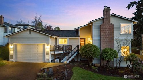 902 7th Ave S, Edmonds, WA, 98020-4014 | Card Image