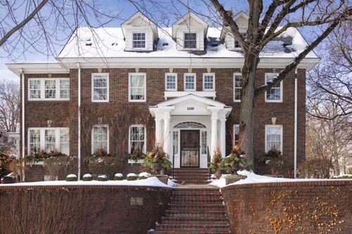 2400 W Lake Of The Isles Pkwy, Minneapolis, MN, 55405-2331 | Card Image