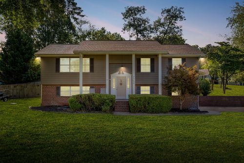 7700 Dune Ln, Hixson, TN, 37343-2151 | Card Image