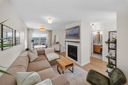 401-689 Bay St, Victoria, BC, V8T5H9 | Card Image