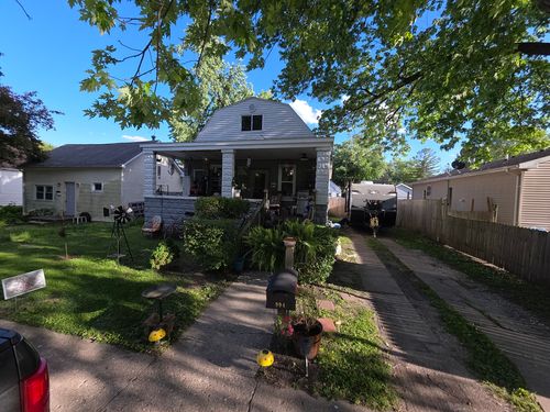 904 E Macon St, Clinton, IL, 61727-1528 | Card Image