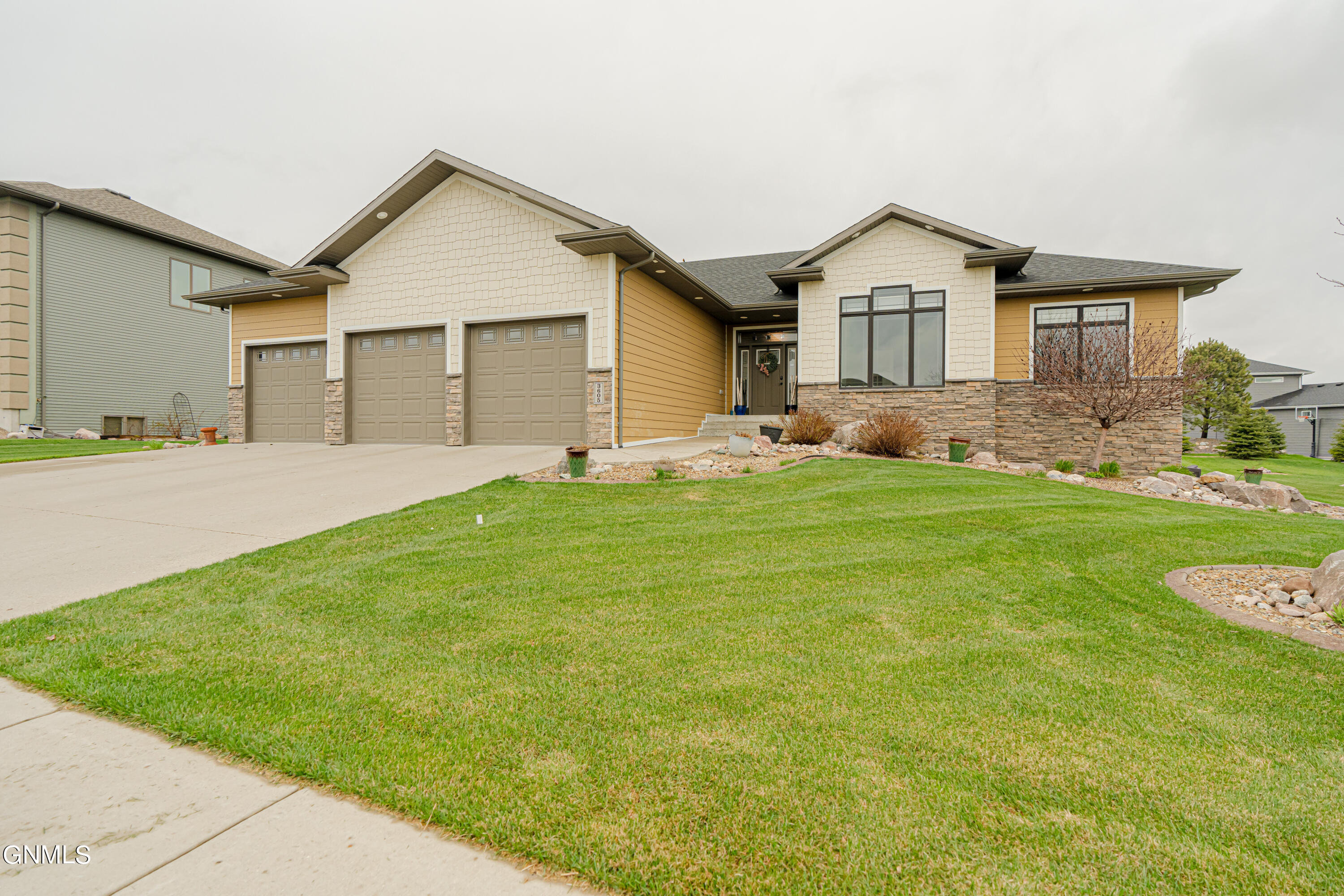 Chisholm Pl, Bismarck, ND 58503