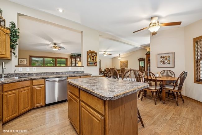 972 W Shore Dr, House other with 3 bedrooms, 3 bathrooms and 3 parking in Fox Lake IL | Image 9