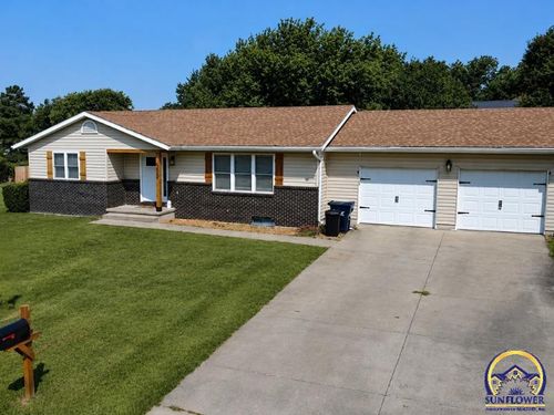 300 Choctaw St, Hiawatha, KS, 66434-2759 | Card Image