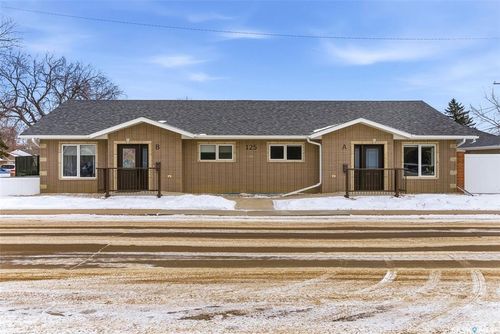 aandampb-125 2nd Ave Ne, Moose Jaw, SK, S6H8B2 | Card Image