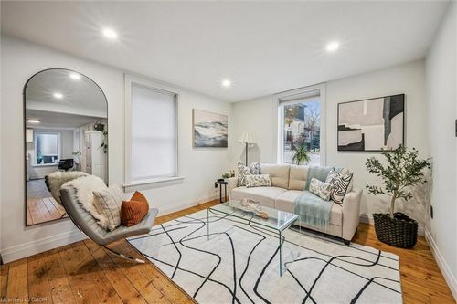 20 Bergey St, Cambridge, ON, N3C1P6 | Card Image