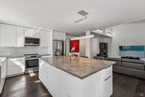 212 Eaton Court, Benicia, CA, 94510 | Card Image