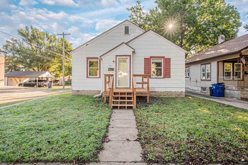 415 S Adams St, Junction City, KS, 66441-3701 | Card Image