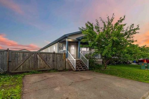 221 Ash Way, Fort Mcmurray, AB, T9K0G2 | Card Image